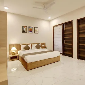 Limewood - Fortis Hospital & Huda Centre 3*, Gurgaon India